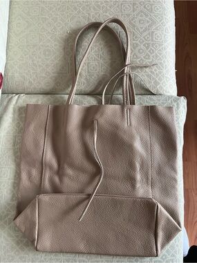 Leather Tote Bag in Taupe